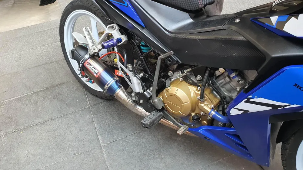 Các xe này phần lớn được độ pô, mâm, gắn thêm các thiết bị vào. Ảnh: NY Các xe này phần lớn được độ pô, mâm, gắn thêm các thiết bị vào. Ảnh: NY