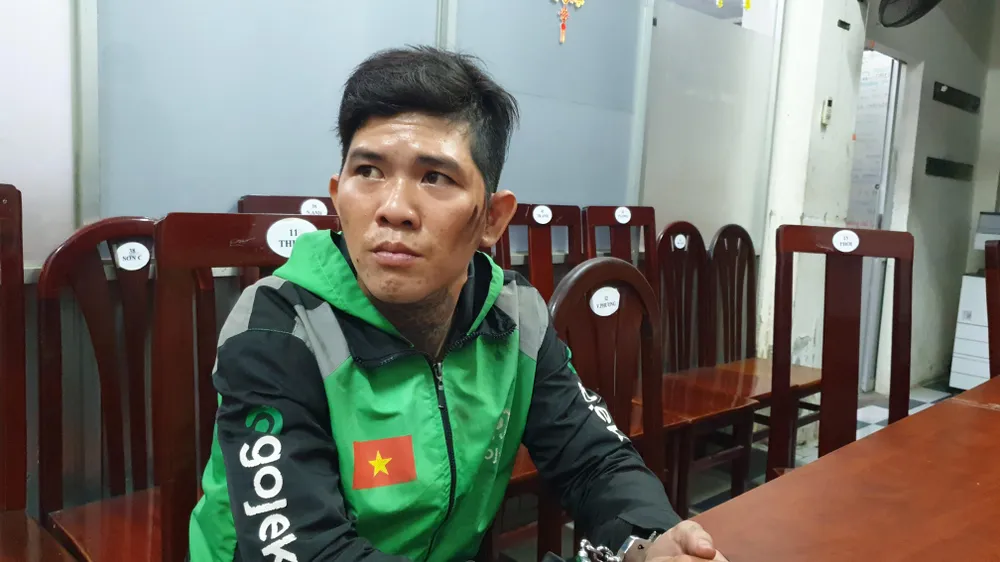 Bắt thanh niên cướp vàng của bé trai 4 tuổi ở Tân Phú bat-cuop-vang-tren-tay-be-trai-4-tuoi