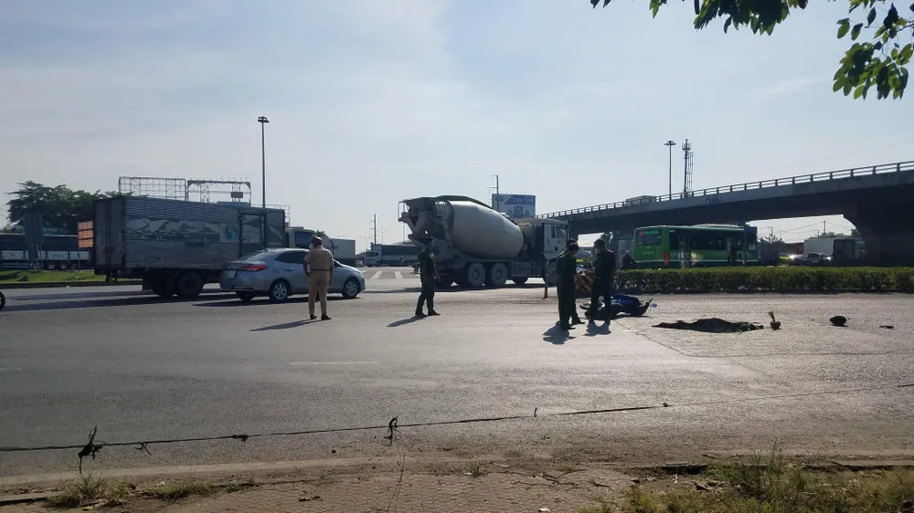 Nghi vấn va chạm, nam thanh niên chết gần xe đầu kéo ở Bình Chánh tai-nan-nguyen-van-linh-quoc-lo-1-binh-chanh