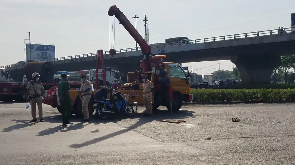 Nghi vấn va chạm, nam thanh niên chết gần xe đầu kéo ở Bình Chánh tai-nan-nguyen-van-linh-quoc-lo-1-binh-chanh