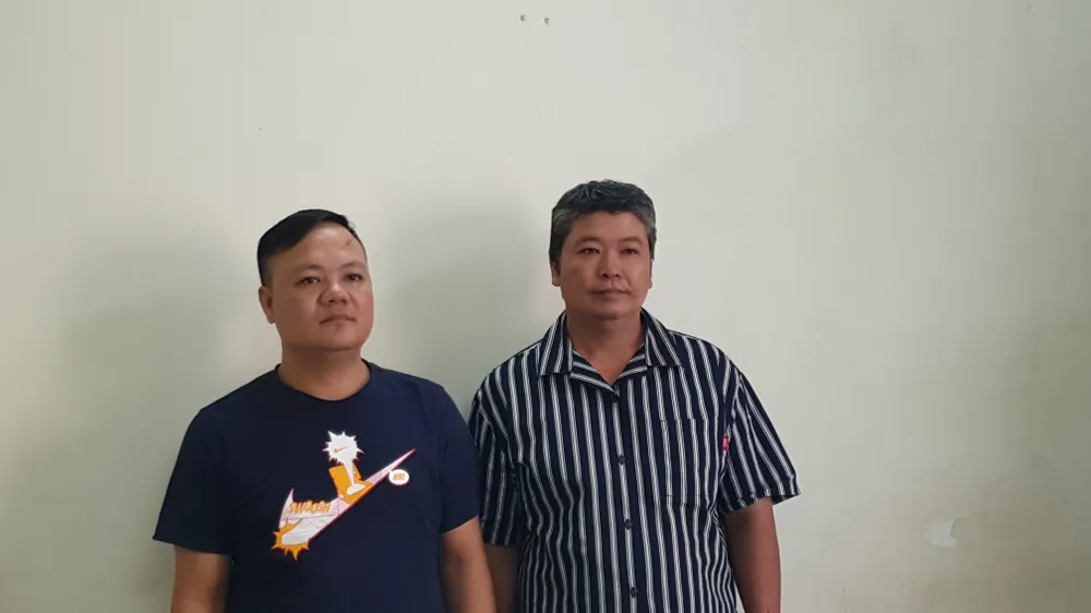 2 vợ chồng cướp giật, xịt hơi cay xin lỗi người dân ở TP.HCM 2-vo-chong-cuop-giat-tai-san-xit-hoi-cay-xin-loi-nguoi-dan