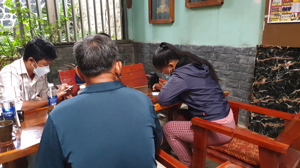 vay-tien-qua-app-bi-khung-bo