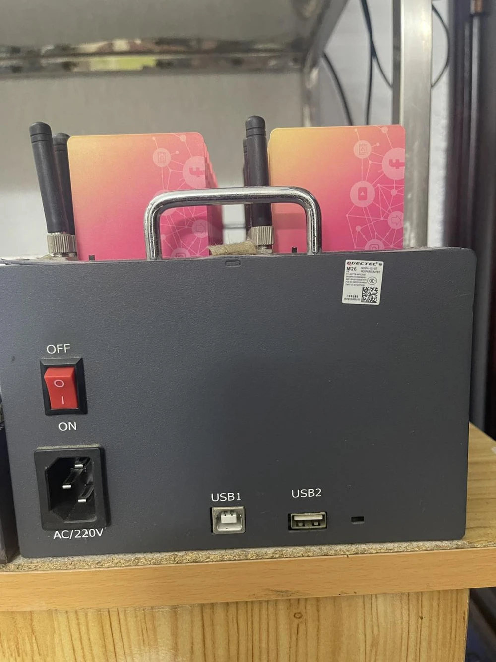 Công an cũng khuyến cáo người dân việc các đối tượng sử dụng công nghệ cao thường hay lợi dụng sim rác để phạm tội. Ảnh: CA