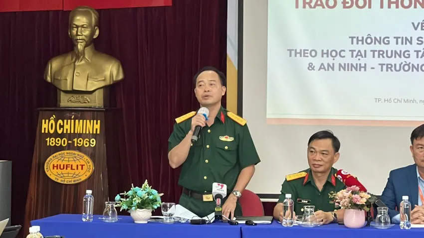 Đại tá Nguyễn Tiến Sơn - chủ nhiệm chính trị Trường Quân sự Quân khu 7 tại họp báo chiều 12-1. Ảnh: NY Đại tá Nguyễn Tiến Sơn - chủ nhiệm chính trị Trường Quân sự Quân khu 7 tại họp báo chiều 12-1. Ảnh: NY