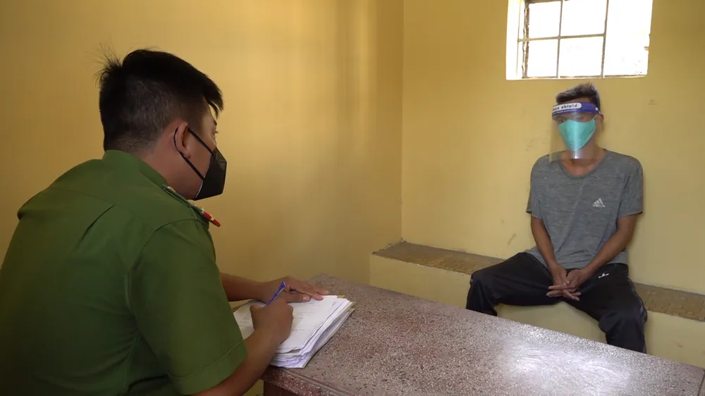 Thơ thừa nhận hành vi đua xe tại cơ quan điều tra. Ảnh: CA