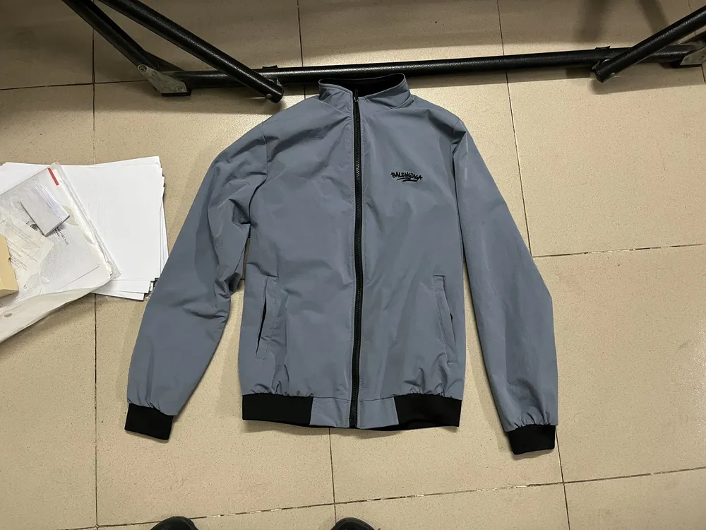 Chiếc áo Nu mặc khi đi trộm. Ảnh: CA