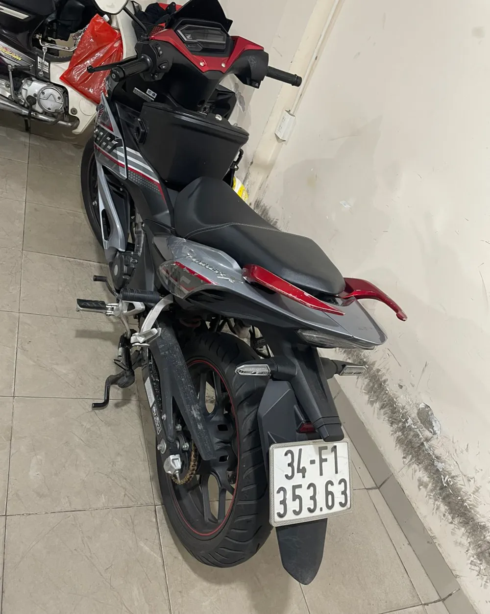 Công an thu hồi chiếc xe máy, lập hồ sơ trả lại cho nạn nhân. Ảnh: CA