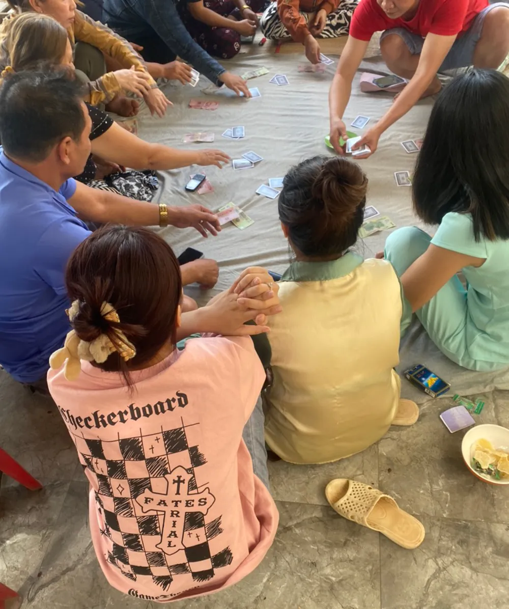 Công an huyện Bình Chánh lần lượt bắt quả tang 2 tụ điểm cờ bạc trên địa bàn. Ảnh: CA