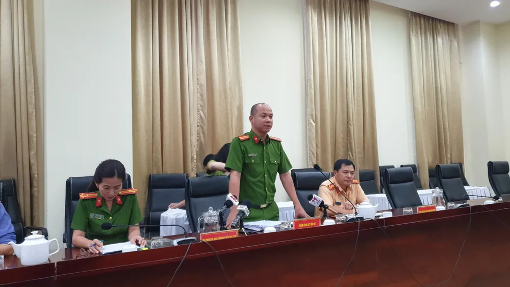 Thiếu tá Nguyễn Thành Hưng, Phó Phòng PC02 cho biết hai chi cục đăng kiểm số 6 và số 9 hiện vẫn hoạt động bình thường. Ảnh: NT Thiếu tá Nguyễn Thành Hưng, Phó Phòng PC02 cho biết hai chi cục đăng kiểm số 6 và số 9 hiện vẫn hoạt động bình thường. Ảnh: NT