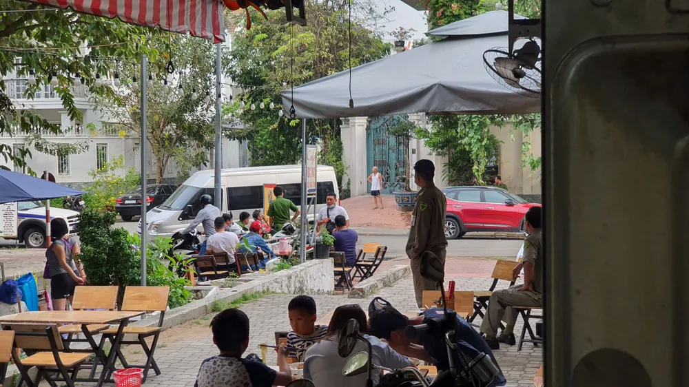 Việc khám xét diễn ra trong ít phút buổi sáng ngày 25-2. Ảnh: HT Việc khám xét diễn ra trong ít phút buổi sáng ngày 25-2. Ảnh: HT