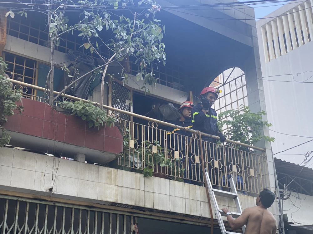 Cháy căn nhà thu mua ve chai ở Tân Bình