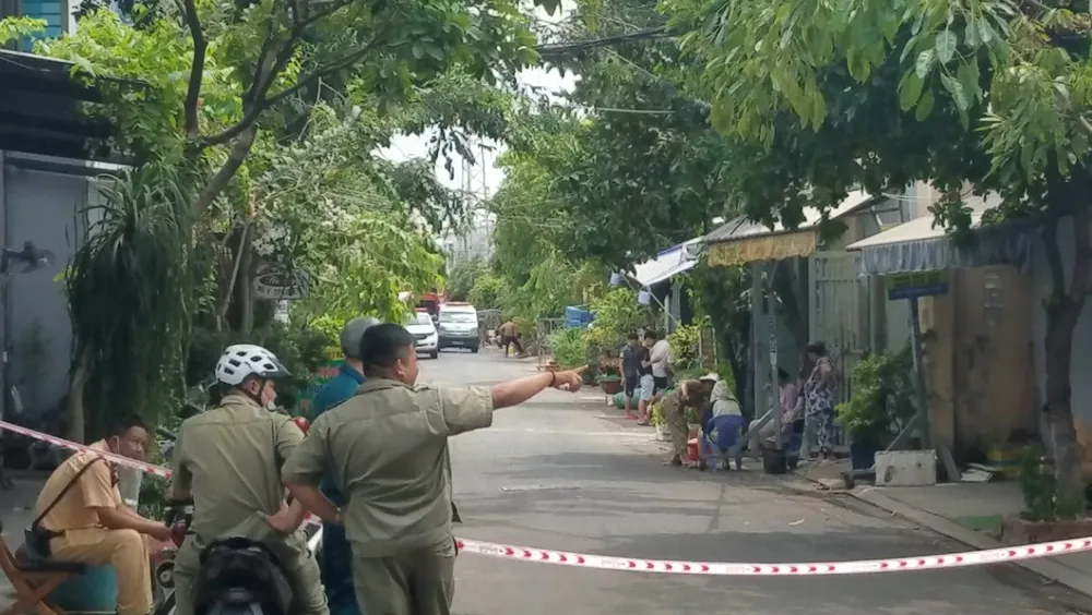 Cảnh sát phong tỏa hiện trường để phục vụ điều tra, xử lý. Ảnh: NT