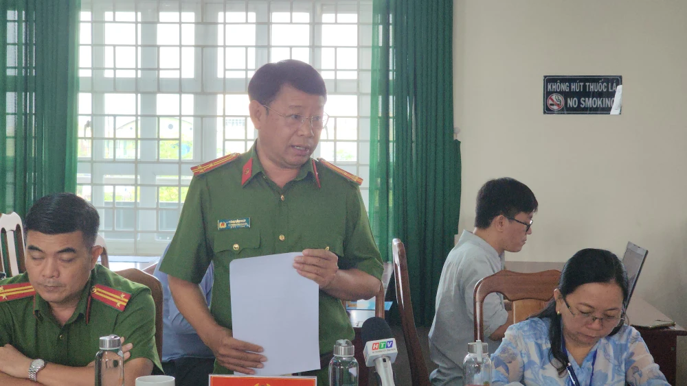 Thượng tá Tăng Văn Nhứt, Phó Công an huyện Bình Chánh cho biết lượng phương tiện, tang vật bị tạm giữ trên địa bàn rất lớn. Ảnh: NT