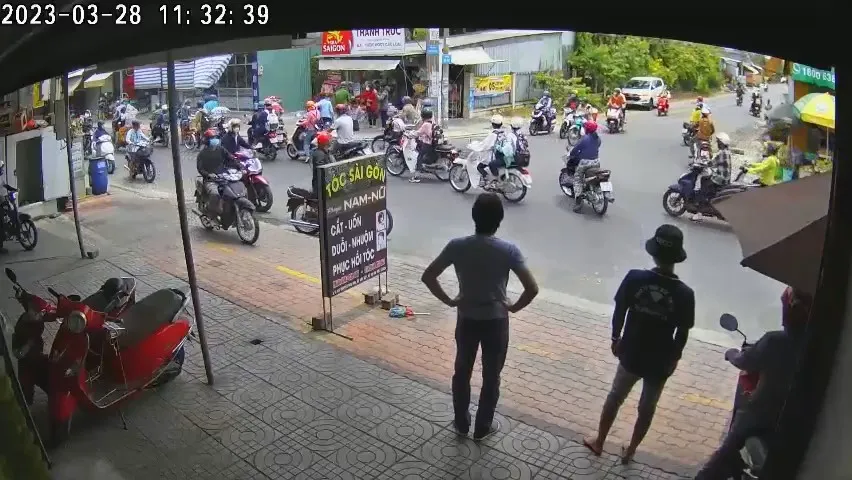 Vụ việc khiến nhiều người dân khu vực quan tâm, theo dõi. Ảnh cắt từ clip