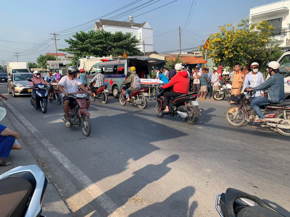 Thi thể nạn nhân sau đó được đưa về nhà xác để phục vụ điều tra. Ảnh: HT