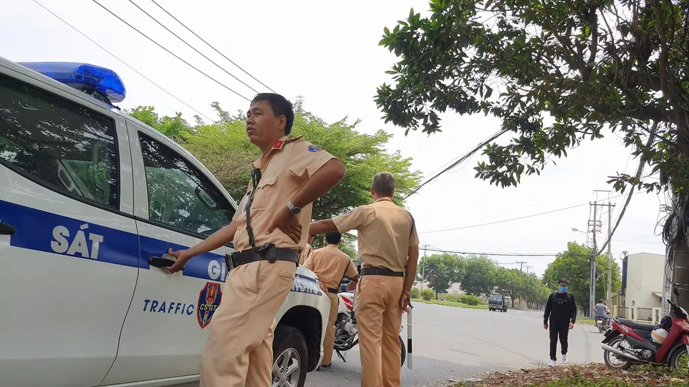 Đến trưa cùng ngày, việc khám xét vẫn đang tiếp tục được triển khai. Ảnh: HT Đến trưa cùng ngày, việc khám xét vẫn đang tiếp tục được triển khai. Ảnh: HT