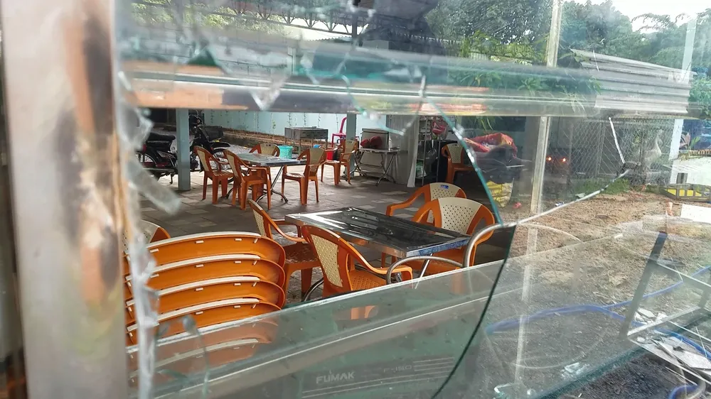 Vụ việc khiến chủ quán bị thương, một số tài sản bị hư bể. Ảnh: HT Vụ việc khiến chủ quán bị thương, một số tài sản bị hư bể. Ảnh: HT