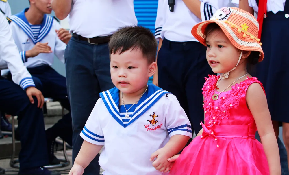 Những em bé được sinh ra ở Trường Sa là những mầm non tương lai của đất nước. Rồi mai đây các em sẽ lớn lên, cùng chung tay dựng xây đất nước ngày một to đẹp hơn, giàu mạnh hơn. Ảnh: NT