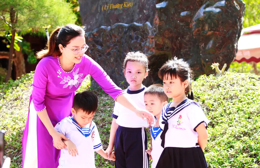 Tại đảo Trường Sa, chị Nguyễn Thị Mỹ Dung cho biết đã sinh sống tại đảo được 5 năm nay, chị cũng sinh một người con ngay trên đảo. Ảnh: NT