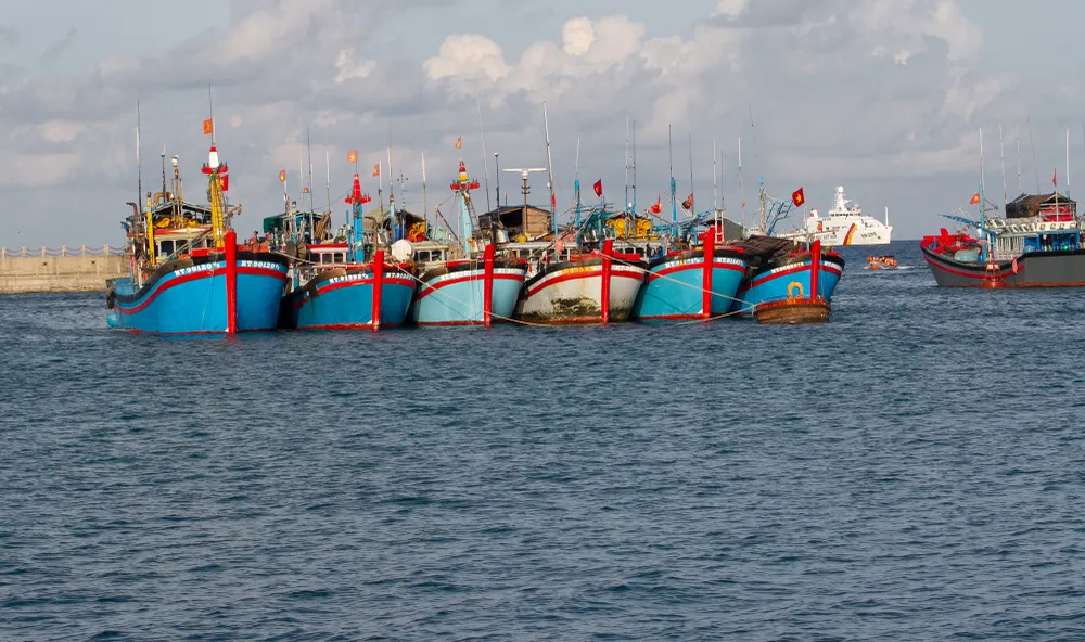 Các tàu thuyền của ngư dân neo đậu tại âu tàu trên đảo Đá Tây A. Ảnh: NT