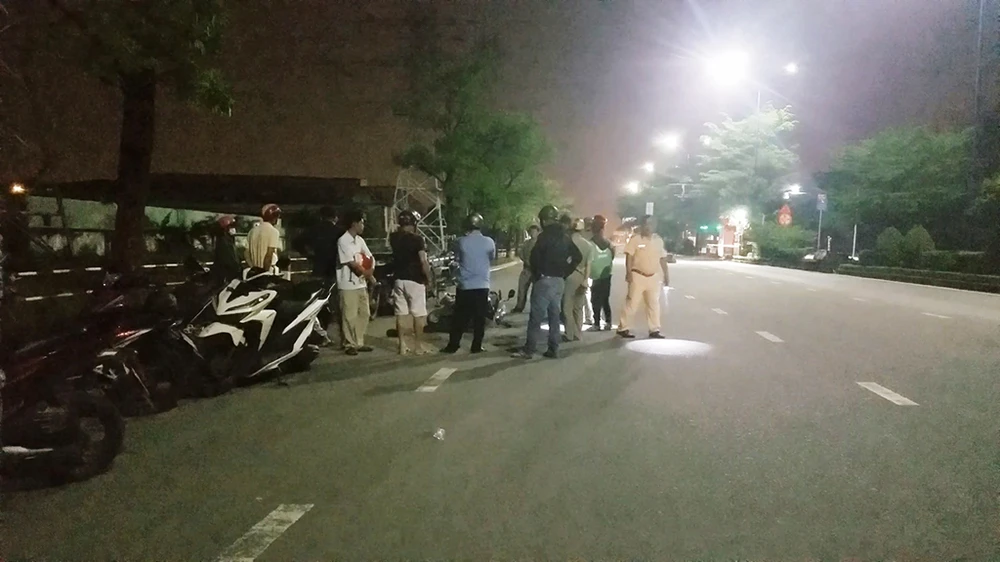 Vụ tai nạn xảy ra ở đường trong KCN Vĩnh Lộc, khu vực khá vắng vẻ. Ảnh: HT