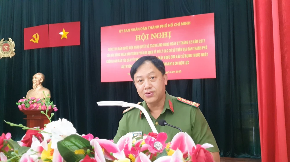 Đại tá Huỳnh Văn Tâm, Trưởng Phòng CSPCCC và CNCH báo cáo tại hội nghị. Ảnh: NT