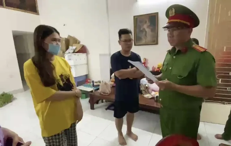 Chín người bị khởi tố thuộc ba công ty hoạt động trong lĩnh vực tài chính, cho vay. Ảnh: CA Chín người bị khởi tố thuộc ba công ty hoạt động trong lĩnh vực tài chính, cho vay. Ảnh: CA