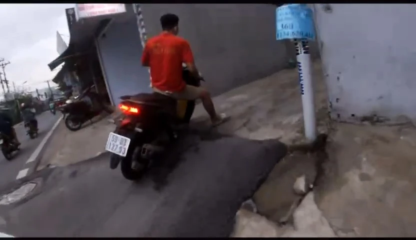 Trước đó, trinh sát đặc nhiệm phát hiện Tài nên yêu cầu dừng lại kiểm tra nhưng người này tháo chạy tốc độ cao nhằm tẩu thoát. Ảnh: CA Trước đó, trinh sát đặc nhiệm phát hiện Tài nên yêu cầu dừng lại kiểm tra nhưng người này tháo chạy tốc độ cao nhằm tẩu thoát. Ảnh: CA