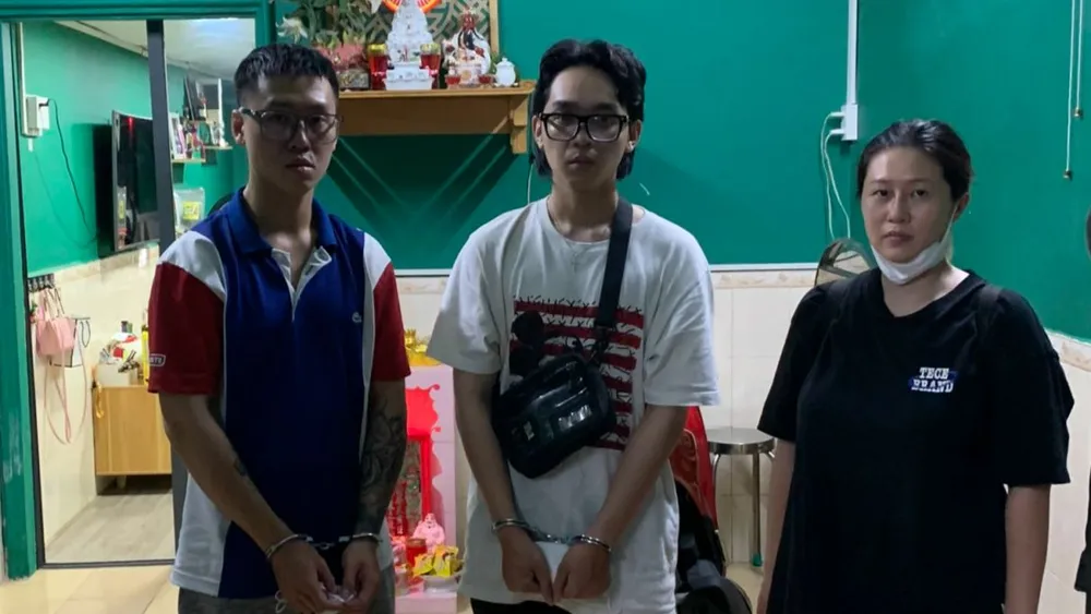 Cần, Khanh và Kim Anh (từ trái qua) đã bị khởi tố về tội mua bán trái phép chất ma túy. Ảnh: CA