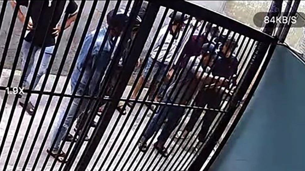 Nhóm khoảng 11 người tới căn nhà trong hẻm đường Nguyễn Thị Pha đập ổ khóa, phá camera an ninh