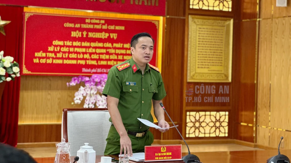 Đại tá Mai Hoàng, Phó Giám đốc Công an TP.HCM phát biểu chỉ đạo tại hội nghị. Ảnh: CA