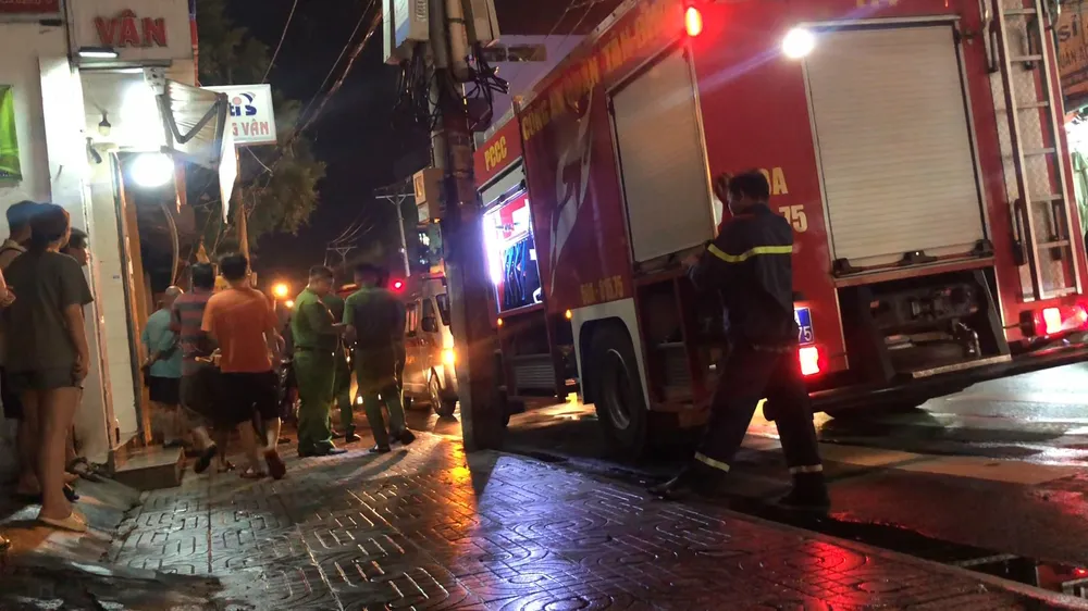 Công an khám nghiệm hiện trường, điều tra nguyên nhân vụ việc. Ảnh: HT