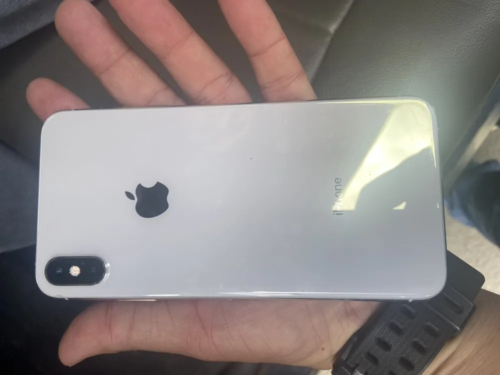 Công an cũng thu hồi chiếc điện thoại tang vật. Ảnh: CA Công an cũng thu hồi chiếc điện thoại tang vật. Ảnh: CA