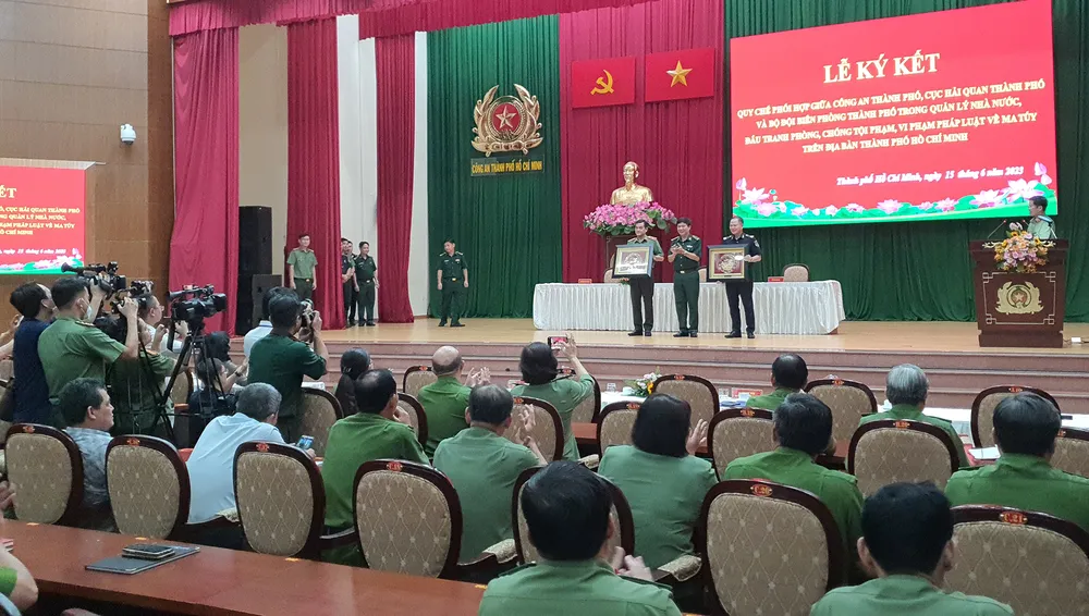 Công an TP.HCM tổ chức Lễ ký kết quy chế phối hợp giữa Công an TP, Cục Hải quan TP và Bộ đội Biên phòng TP trong quản lý nhà nước, đấu tranh phòng chống tội phạm, vi phạm pháp luật về ma túy trên địa bàn. Ảnh: NT