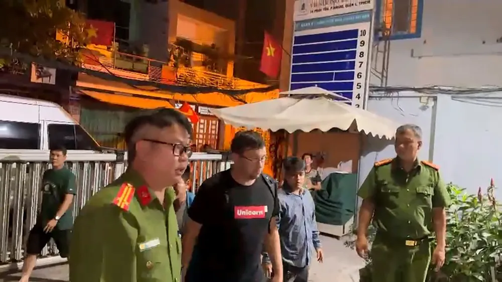 Trước đó, Công an quận 10 và Phòng Cảnh sát hình sự đã khám phá đường dây cho vay nặng lãi mà đứng sau là người nước ngoài trên địa bàn. Ảnh: CA Trước đó, Công an quận 10 và Phòng Cảnh sát hình sự đã khám phá đường dây cho vay nặng lãi mà đứng sau là người nước ngoài trên địa bàn. Ảnh: CA