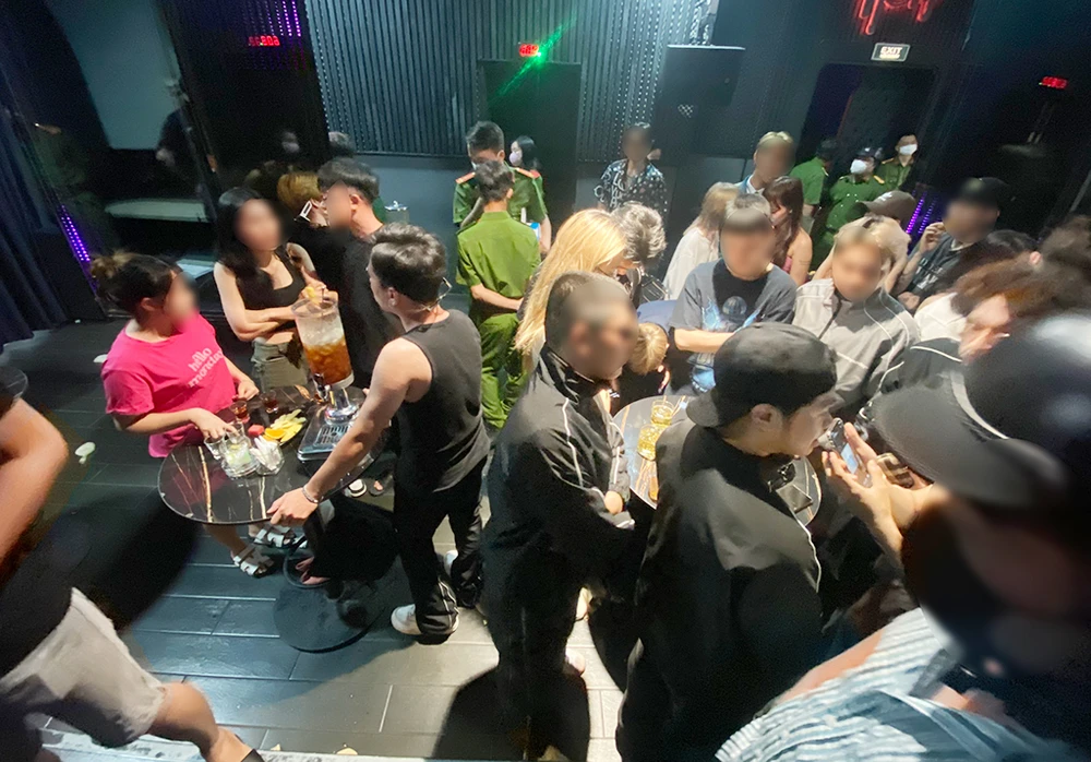 Tại ba quán bar, nhà hàng trên địa bàn, công an đã phát hiện nhiều vi phạm. Ảnh: CA Tại ba quán bar, nhà hàng trên địa bàn, công an đã phát hiện nhiều vi phạm. Ảnh: CA