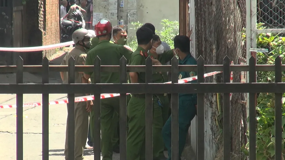 Nơi phát hiện thi thể là con hẻm trên đường Tỉnh lộ 10. Ảnh: NT