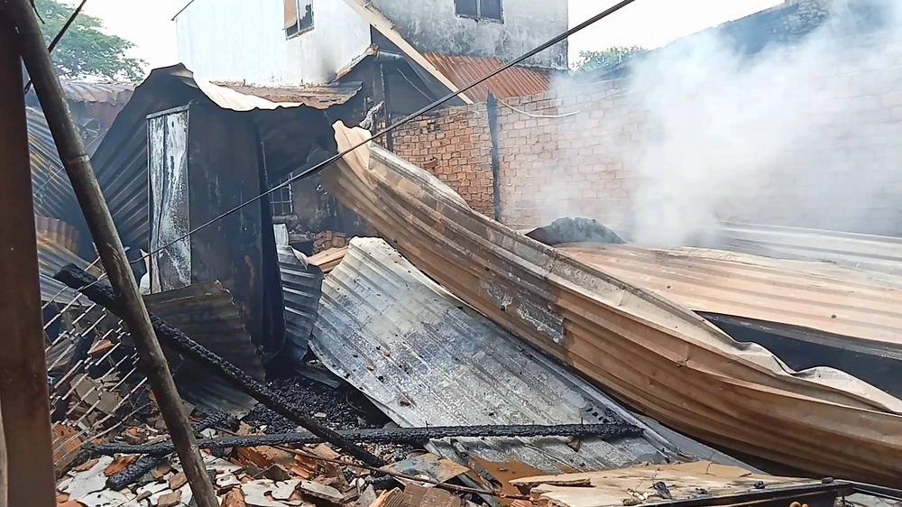 Đám cháy khiến nhiều tài sản của người thuê trọ bị thiệt hại. Ảnh: HT