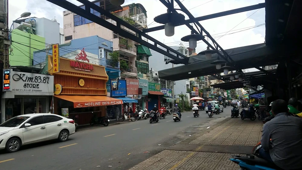 Khu vực xảy ra tại quán ốc trên đường Cao Đạt, quận 5. Ảnh: HT Khu vực xảy ra tại quán ốc trên đường Cao Đạt, quận 5. Ảnh: HT