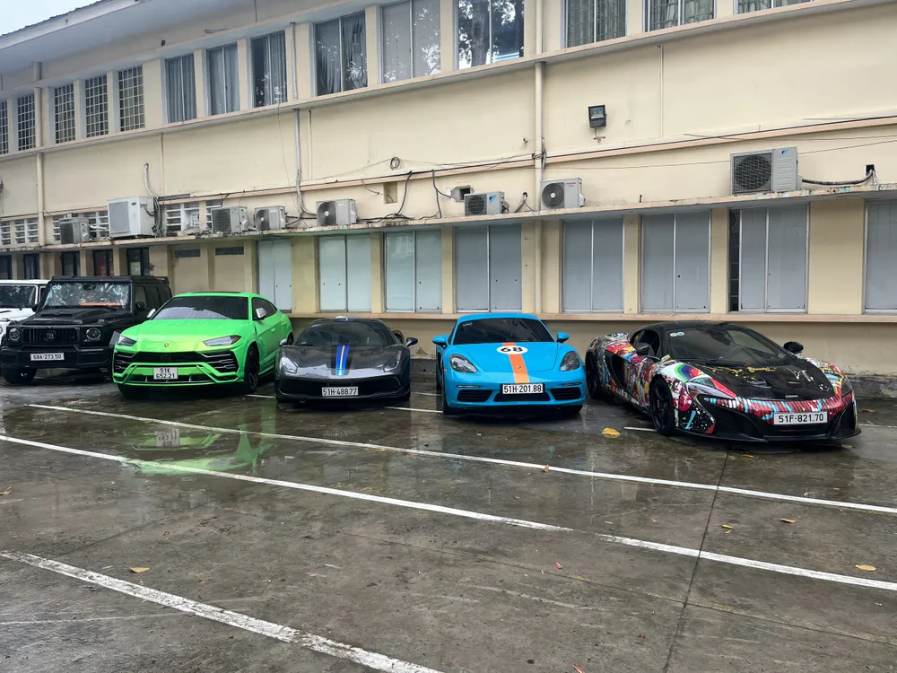 Các xe tang vật trong vụ án. Ảnh: CA