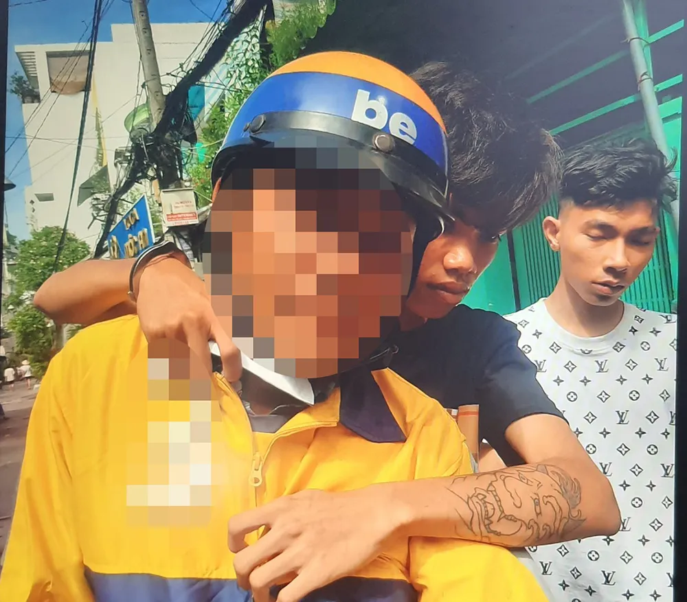 Công an cũng thực nghiệm lại hiện trường vụ việc. Ảnh: CA