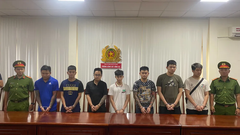 Công an khởi tố, bắt giam nhóm người hoạt động tín dụng đen để điều tra. Ảnh: CA