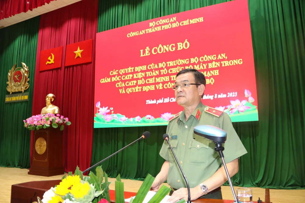 Thiếu tướng Lê Hồng Nam, Giám đốc Công an TP.HCM phát biểu chỉ đạo tại buổi lễ. Ảnh: CA