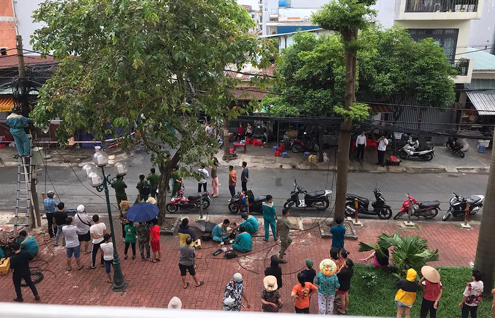 Công an phong tỏa hiện trường, khám nghiệm điều tra vụ cháy. Ảnh: NT Công an phong tỏa hiện trường, khám nghiệm điều tra vụ cháy. Ảnh: NT