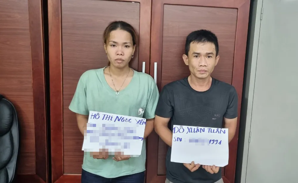 Yến và Tuấn tại cơ quan điều tra. Ảnh: CA