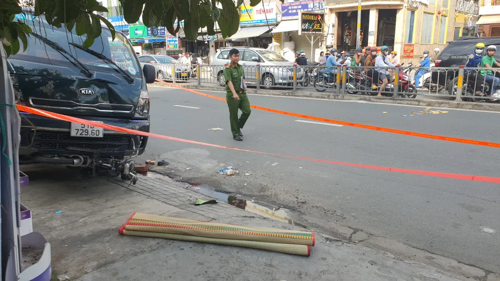 Qua đường mua đồ ăn sáng, người đàn ông bị xe rác tông tử vong