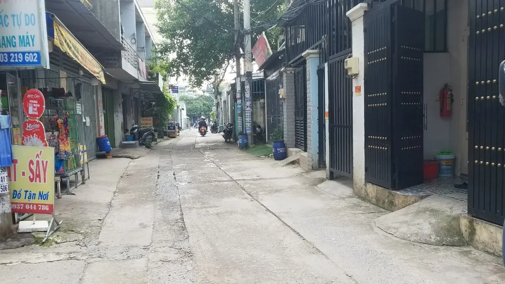 Khu vực con hẻm nơi xảy ra vụ việc ở phường Bình Hưng Hòa B, quận Bình Tân. Ảnh: NT ruot-duoi-dam-chet-nguoi-trong-con-hem-binh-tan.jpg