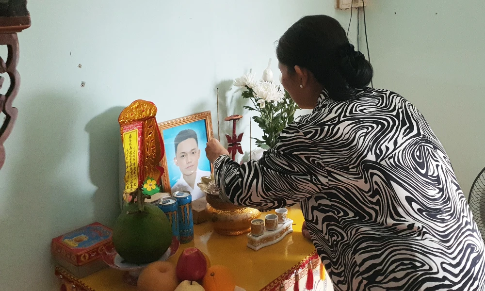 Con trai duy nhất bị xe tải tông chết, người mẹ đỏ mắt cầu cứu tìm thủ phạm