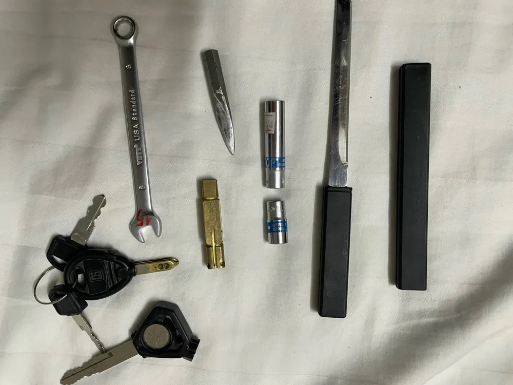 Hình xăm trên đùi tố cô gái cướp giật chuyên nghiệp ở quận Tân Phú