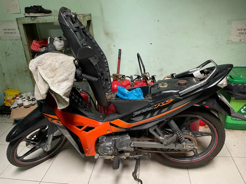 Hình xăm trên đùi tố cô gái cướp giật chuyên nghiệp ở quận Tân Phú